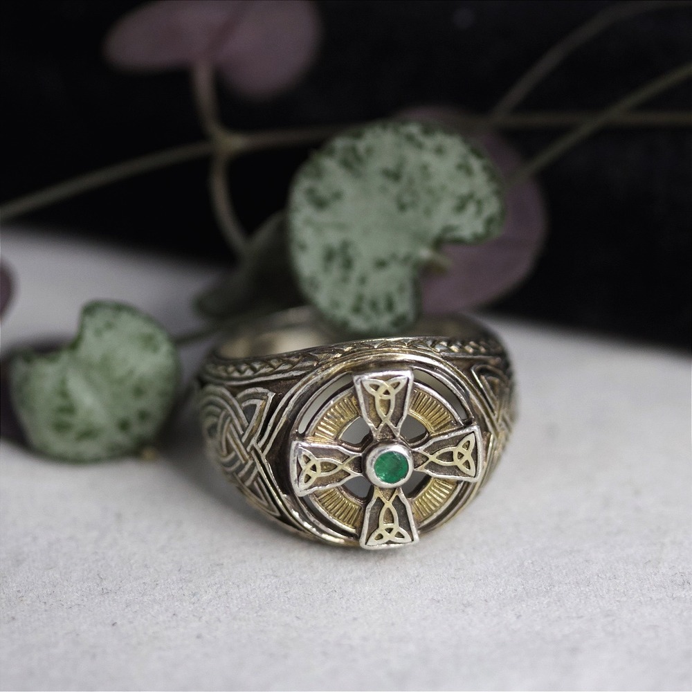 VTG HVY Sterling Silver Celtic Cross Emerald Signet Ring Two Tone Knotwork Sz 12
